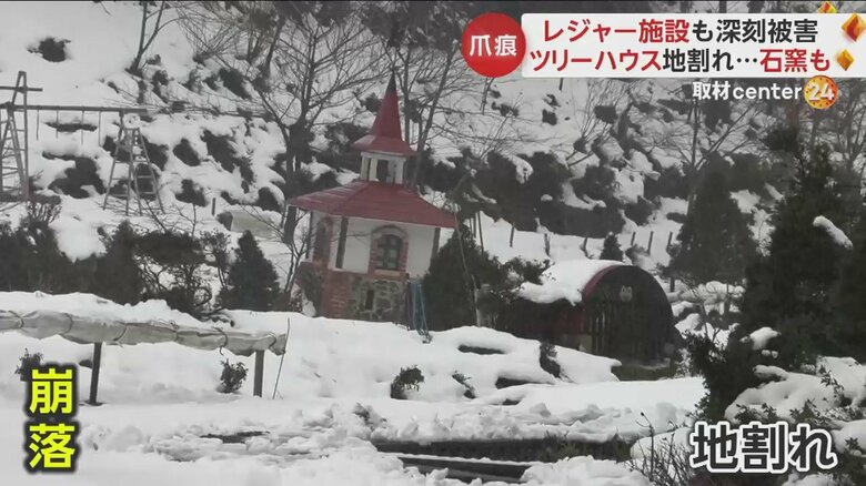 下の方が崩落したツリーハウス