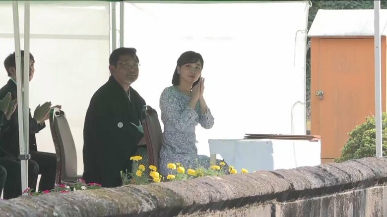 900年の伝統を持つ流鏑馬(やぶさめ)を視察される佳子さま