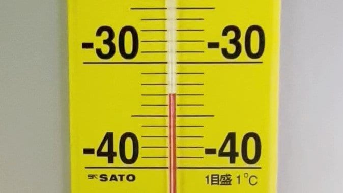 マイナス33度を示す極地体験室の気温計