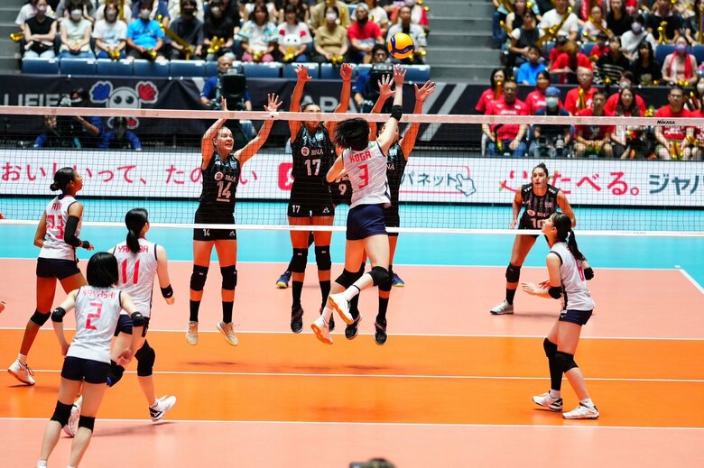 「マッハ」3 古賀紗理那がバックラインから跳んで1秒以内にバックアタック