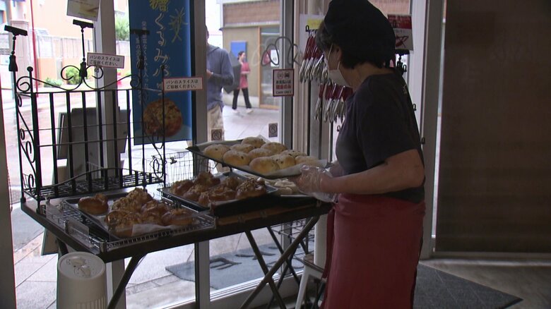 市内のパン屋も開店時間を遅らせて再開