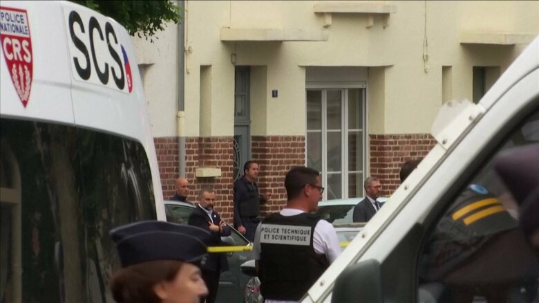 「アラーアクバル」と叫ぶナイフ男が高校を襲撃（フランス・アラス 10月）