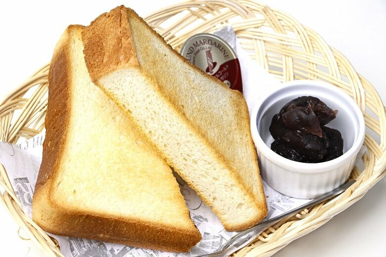 モーニングランチ　小倉トースト（提供：株式会社B＆V）