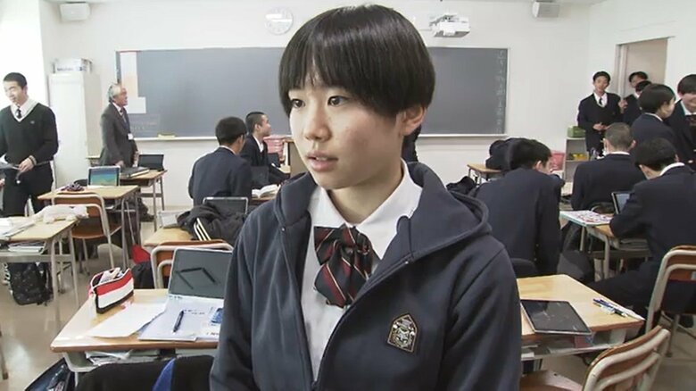 仙台大学附属明成高校のパーカー制服