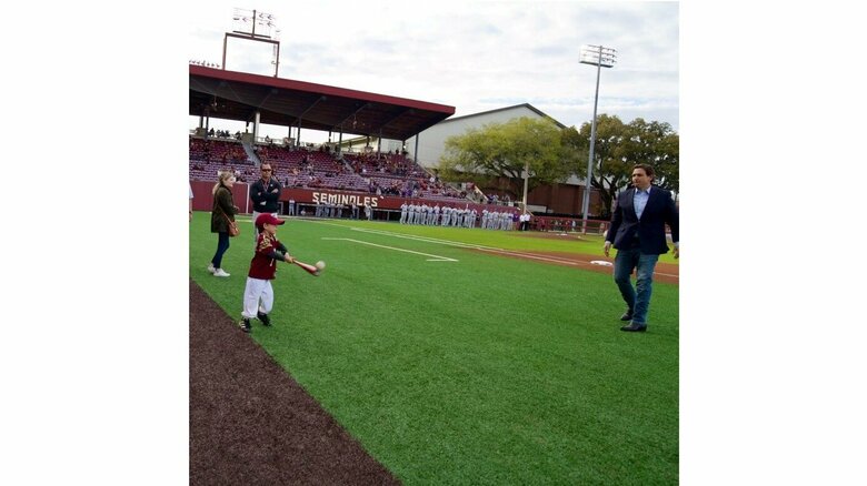 大学時代は野球部主将を務めたデサンティス氏