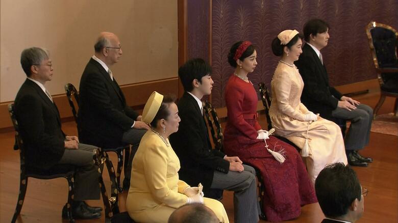 出席される秋篠宮ご一家と寬仁親王妃信子さま