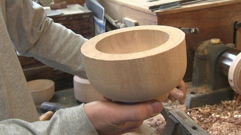 大まかに削られた「粗挽き」のお椀