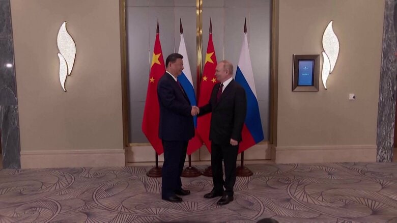 習近平国家主席（左）とプーチン大統領