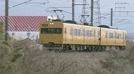 40年余の感謝をのせて…JR山陰線と伯備戦で惜別のラストラン「食パン電車」115系　鉄道ファンがホームで別れ【鳥取発】