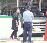 「車が店に突っ込んだ」従業員が通報　スーパーの壁を突き破り軽乗用車が店内へ　58歳男性客が巻き込まれ軽傷　74歳男性運転の車が駐車場で事故　兵庫・姫路市