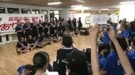 57年ぶりの甲子園を終えた横手ナインが地元へ　在校生や保護者ら150人が温かく出迎え　秋田・横手市