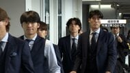 中村敬斗、久保建英ら引き締まった表情で…成田空港に日本代表選手ら到着　「日本代表ありがとう」集まったサポーターは500人