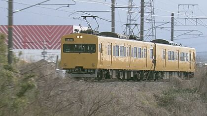 40年余の感謝をのせて…JR山陰線と伯備戦で惜別のラストラン「食パン電車」115系　鉄道ファンがホームで別れ【鳥取発】