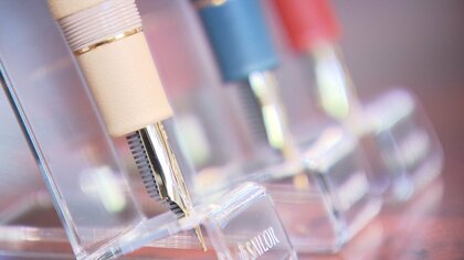 各国首脳に万年筆と蒔絵グラス　“おもてなし”の内容判明