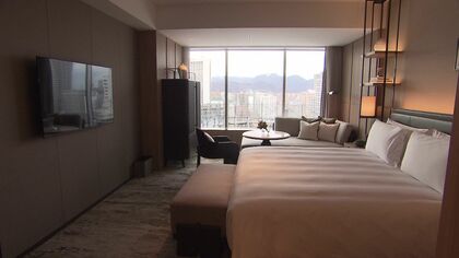 札幌市民の憩いの場「中島公園」エリアに外資系高級ホテル 室内を初公開 全室にプライベートバー 豊平川に臨むテラスで楽しむフードコートも 2025年6月完成予定の「ライラックスクエア」