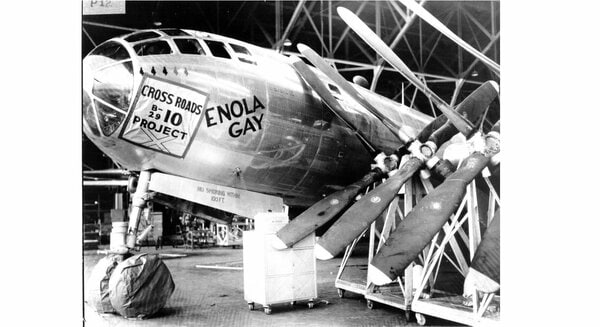 B29爆撃機の部品（窓ガラス） 広島への原爆投下機B29「エノラ・ゲイ」に乗って見たこと、考えたこと