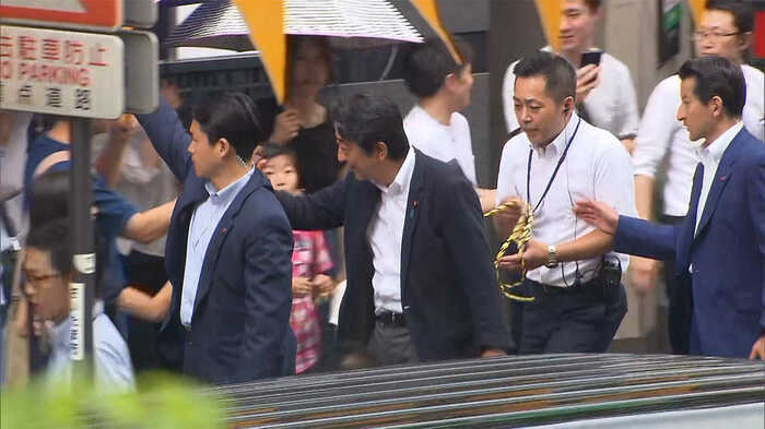 安倍首相の街頭演説を警護するSP(7月20日・大宮駅)