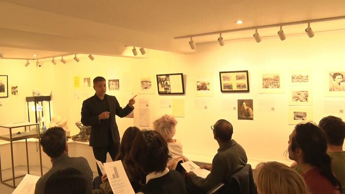 オリジナル写真や生存者の証言、戦時の実物資料を展示 週に数回は講演を開く