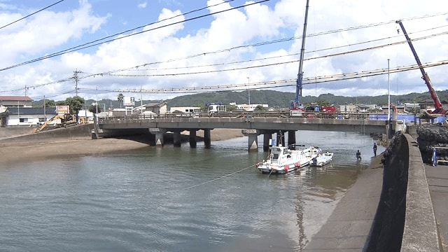 通行止めが続く網掛橋