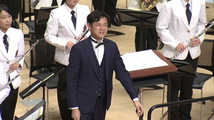 特別演奏会で指揮を務めた指揮者・佐々木新平さん