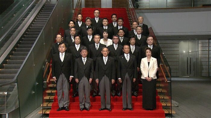 菅首相と閣僚たち