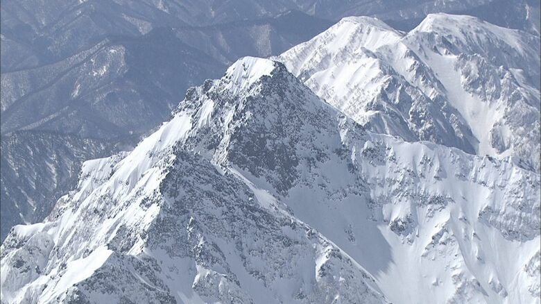 北アルプス前穂高岳で大学生2人が遭難　疲労のため行動不能に　4月30日に上高地から入山、5月3日に前穂高岳から岳沢方面に向けて下山中　5月4日早朝からヘリコプターで捜索へ｜FNNプライムオンライン