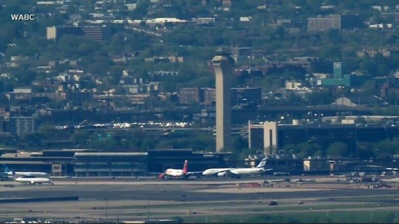 アメリカ・ニューアーク国際空港で欠航や遅延の背景に管制システムの老朽化　「フロッピーディスクを使っている」｜FNNプライムオンライン