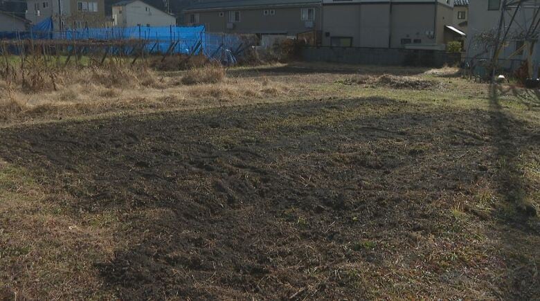 「何でこんなことするんだ」小学4年生が大切に育てていたネギ約100本が収穫直前に畑からなくなる「ネギ泥棒にやられたんだ、信じられない」　収穫祭でネギ入りギョーザを作るのを断念…学校が盗難で被害届｜FNNプライムオンライン