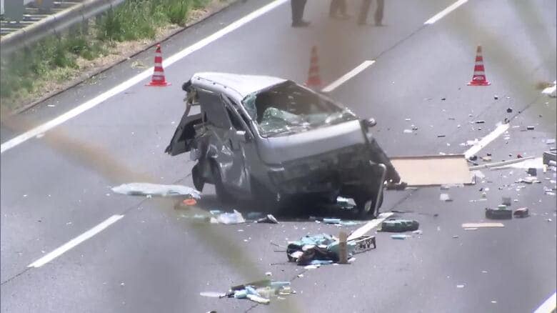 東北道で車がのり面に衝突し大破 衝撃で外に投げ出された運転手の男性が後続車にはねられ死亡 栃木・宇都宮市|FNNプライムオンライン