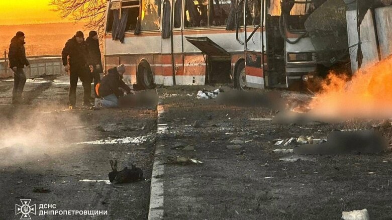 ウクライナの炭鉱にドローン攻撃 バスで帰宅する作業員ら16人死亡　ロシア「1日までキーウへの攻撃停止」宣言も｜FNNプライムオンライン