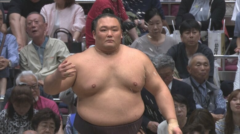朝乃山、白星スタート！「母の日のプレゼントができた」【大相撲夏場所 初日結果】｜FNNプライムオンライン