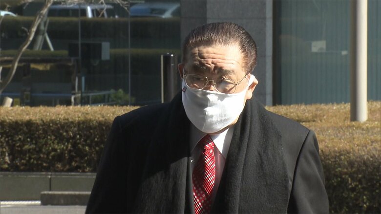 東京地裁に入る日大前理事長・田中英寿被告(75)(午前1時半すぎ)