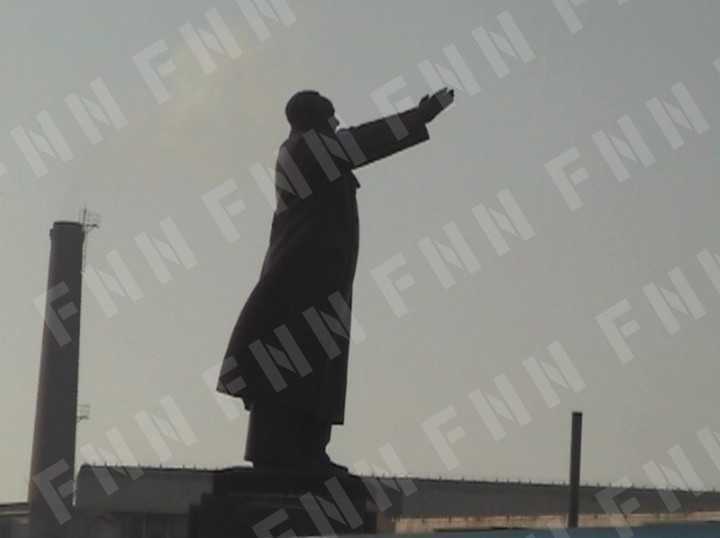 丹東駅前の毛沢東像