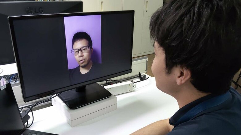 ラオスからリモート取材に応じる伊左治佳孝さん