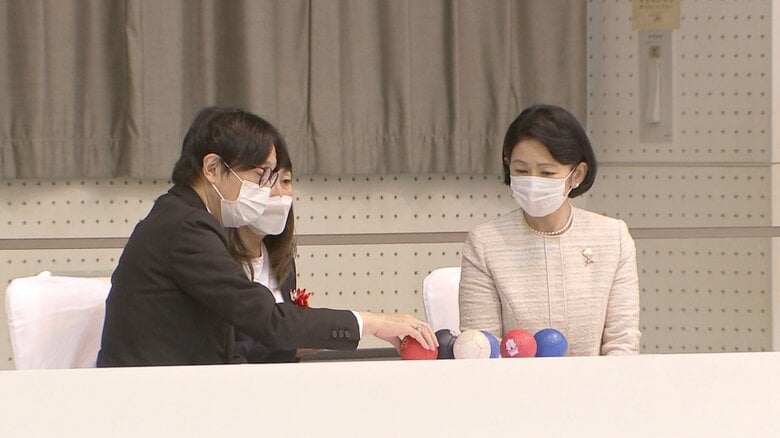 ボッチャ競技を観戦される秋篠宮ご夫妻
