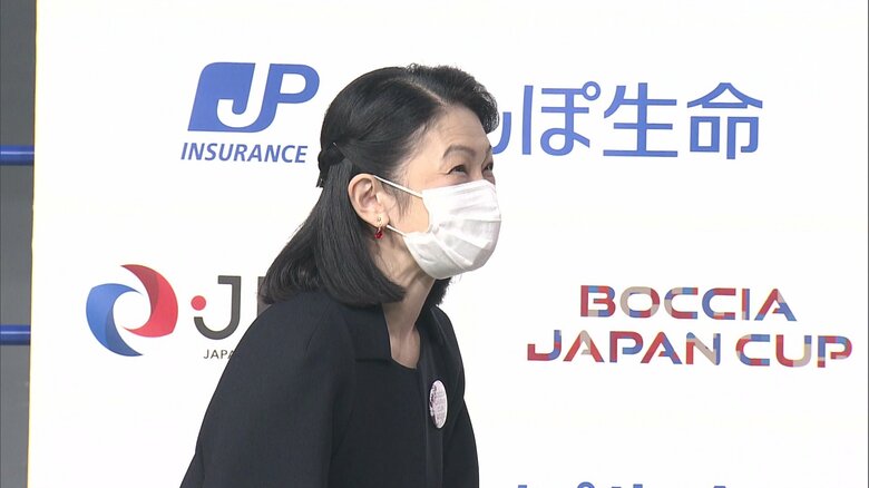 観戦後 選手と懇談される紀子さま