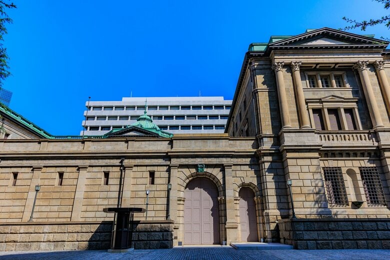 発行済み国債の半分を保有し、「財政ファイナンス」の状態になっているとも指摘される日銀