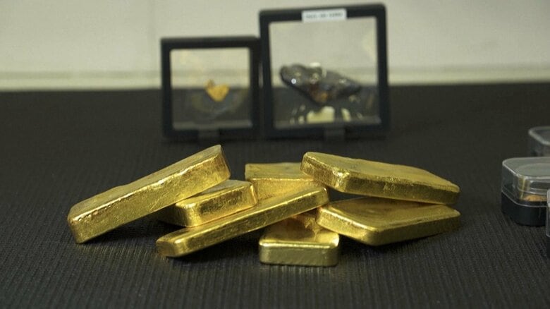 ニューヨークの先物価格は史上初めて1トロイオンスあたり3000ドルの大台を突破