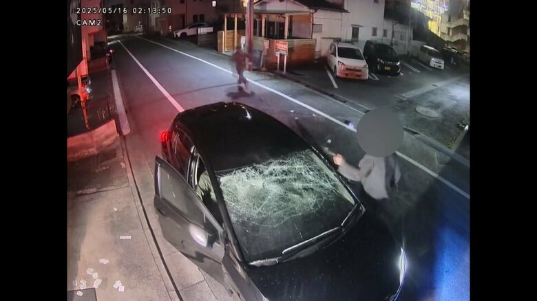 63歳店長が車のフロントガラスを破壊して強盗を“撃退”する一部始終