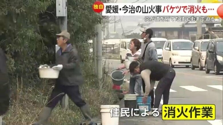 バケツリレーで消火活動