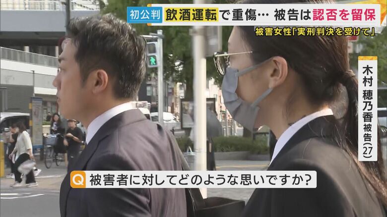 記者の質問には無言