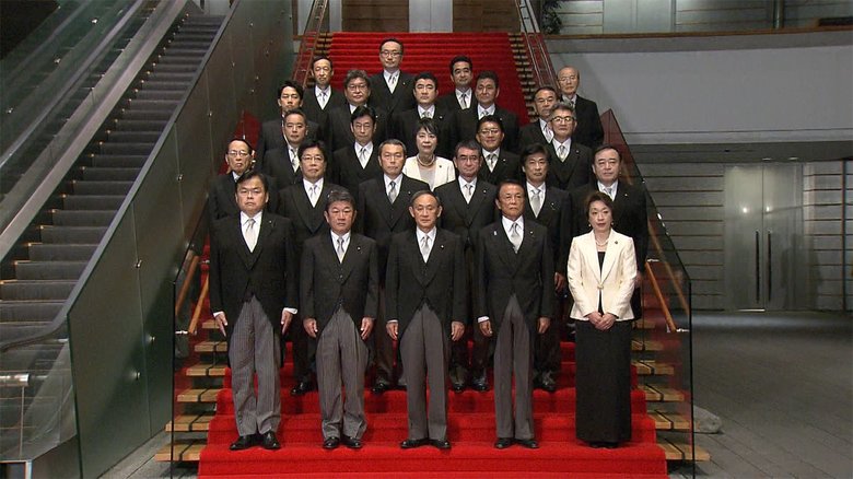 菅首相と閣僚たち