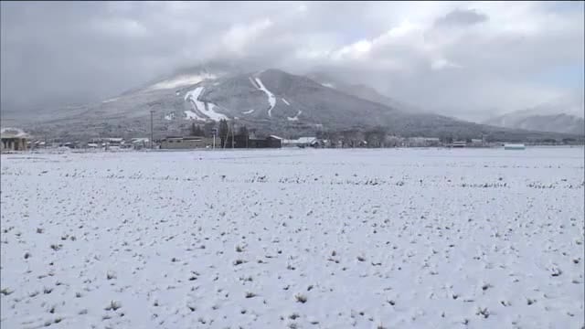 福島市で初雪観測　去年より1日遅く　冬型強まり今季一番の冷え込みに　会津の山沿い中心に積雪　
