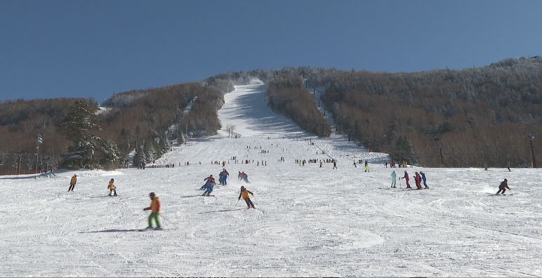「雪がいい！」　 快晴の志賀高原でオープニングフェスティバル　今季も100万人超える集客目指す