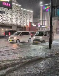 福岡市内で“ゲリラ雷雨”　道路の冠水も　1時間に60ミリ超える非常に激しい雨　東区・南区・城南区で約780戸が停電