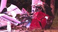 【事故の衝撃瞬間】信号機の支柱に乗用車が激突、車体が”真っ二つ”に…62歳男性が死亡…右折車と直進車が交差点で衝突…右折車の29歳運転手を逮捕＜北海道恵庭市＞