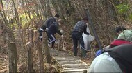 吉野ヶ里町の企業が環境保全活動 樫原湿原で落ち葉拾い【唐津市】