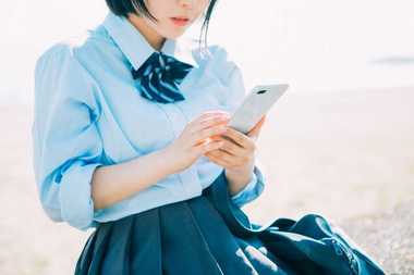 大人の世界に簡単に入り込める怖さ…親も知らないSNSを使う子どもたち