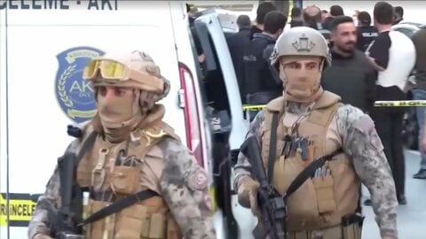 イスラエル総領事館近くで銃撃戦　容疑者１人死亡で２人拘束　トルコ・イスタンブール