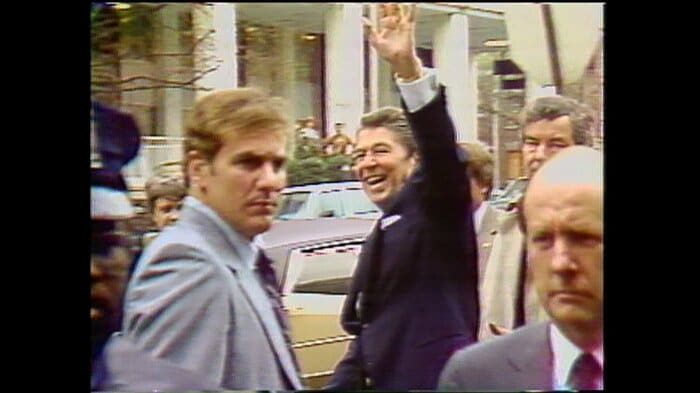 この直後、レーガン大統領は銃撃を受けた(ワシントン・1981年)